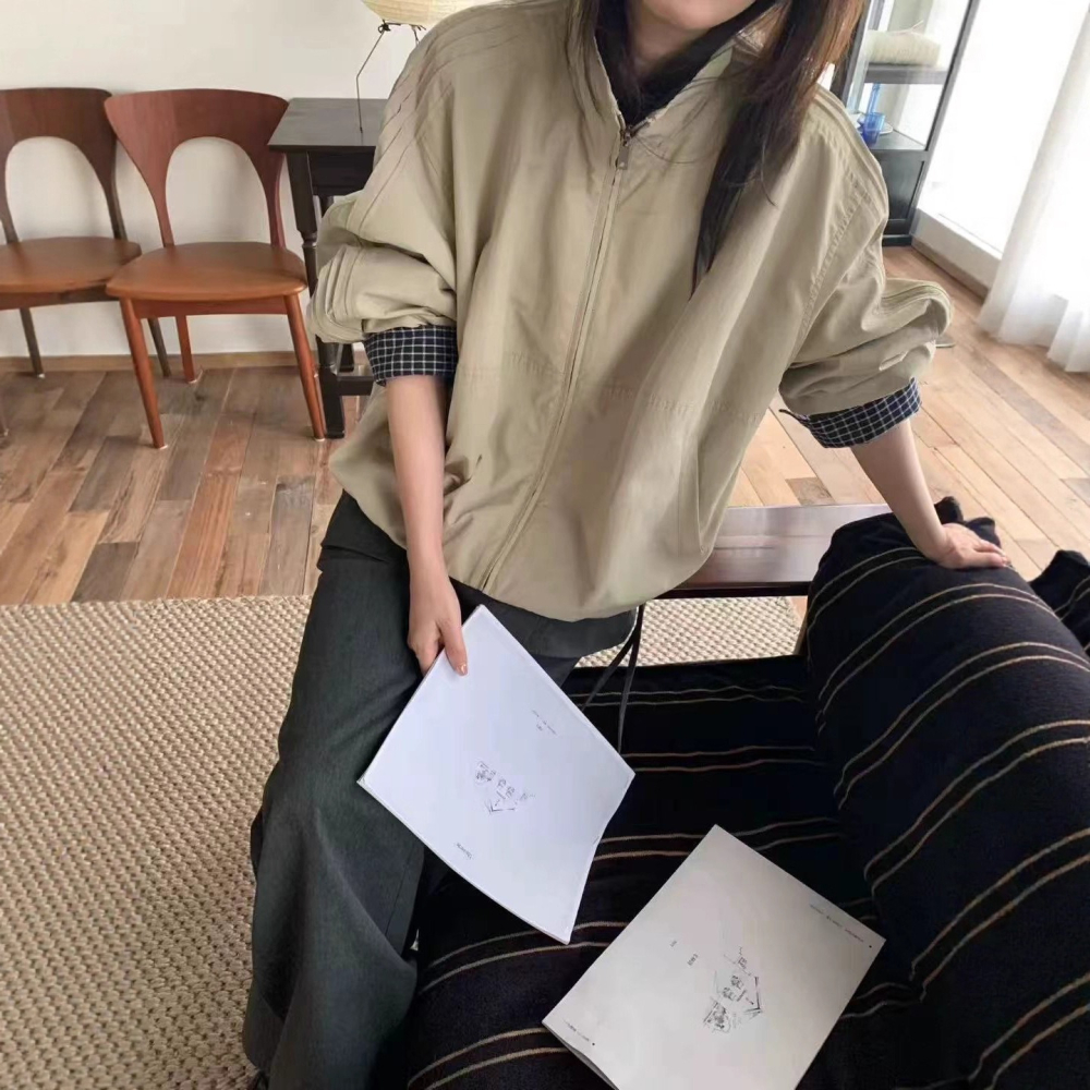 預購款C141 / 2025韓版氣質百搭格紋捲袖設計立領衝鋒衣女夾克短外套-細節圖11