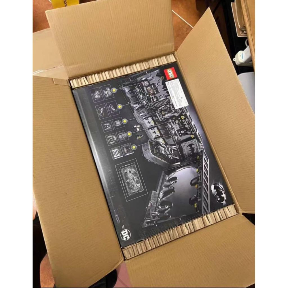有泰積木蝙蝠俠LEGODC LEGO「76252 蝙蝠洞 - 暗箱」內藏豐富機關又有絕佳展示性-細節圖2