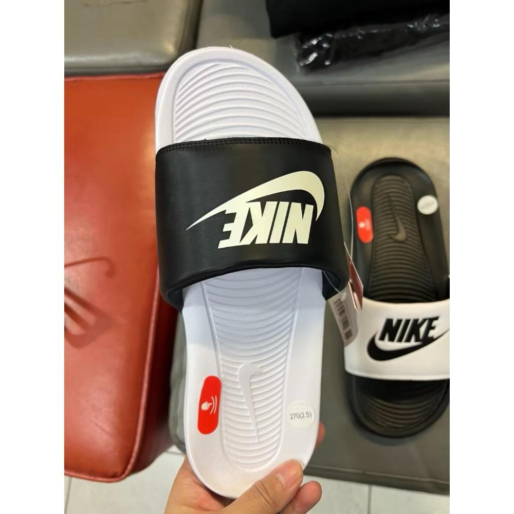 5折 NIKE VICTORI ONE SLIDE 拖鞋 軟底拖鞋 運動拖鞋 陰陽拖鞋 型號 DD0234-100-細節圖6