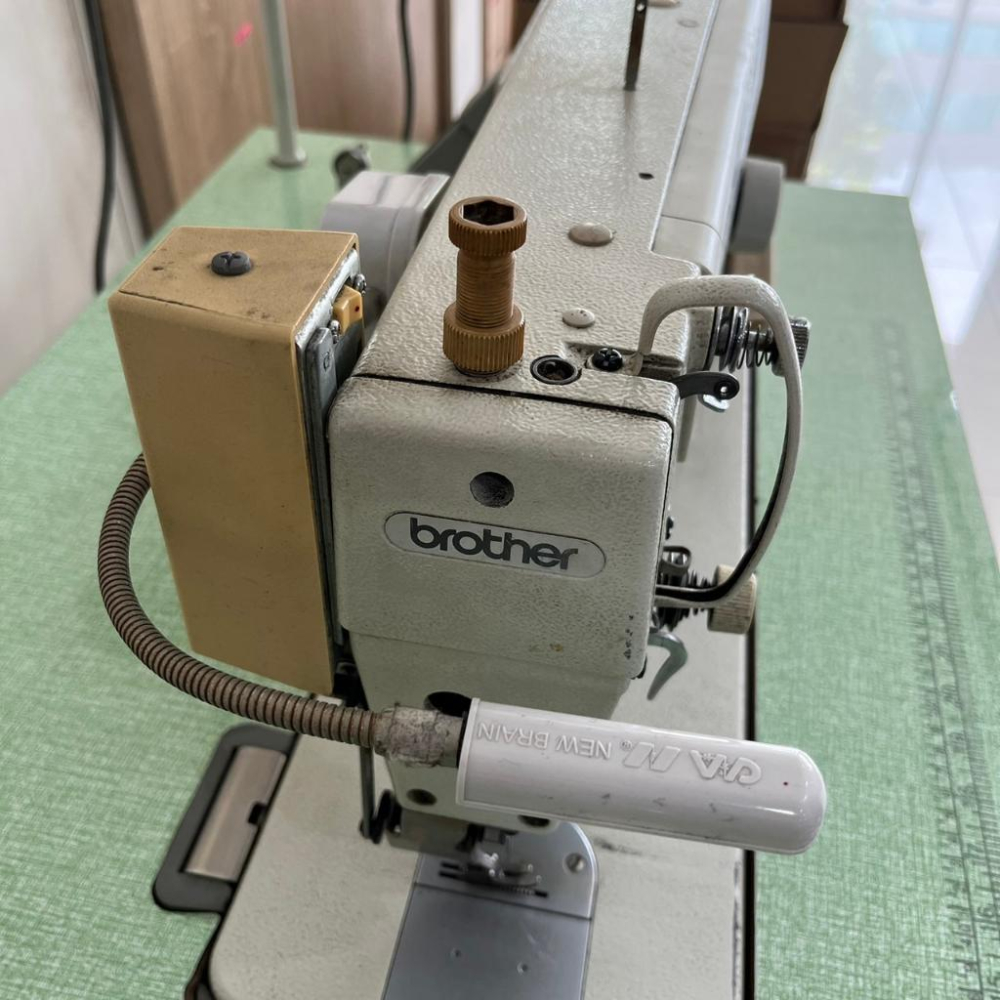 二手 Brother DB2-B737-413 電子自動切線  縫紉機 平車 工業用 含LED燈-細節圖3