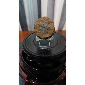 53g 石榴子石結核 +壓克力底座 天然 礦石 岩石 原石 原礦 水晶 擺件 晶洞 藝術品 風水 禮物 教學 標本 收藏-細節圖2