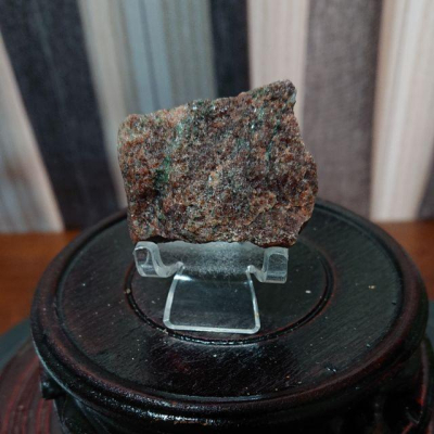 43g 砂礫岩 +壓克力底座 天然 礦石 岩石 原石 原礦 水晶 擺件 晶洞 藝術品 風水 禮物 教學 標本 收藏