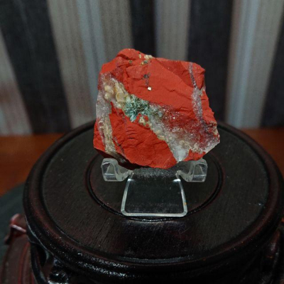 24g 紅石 +壓克力底座 天然 礦石 岩石 原石 原礦 水晶 擺件 晶洞 藝術品 風水 禮物 教學 標本 收藏