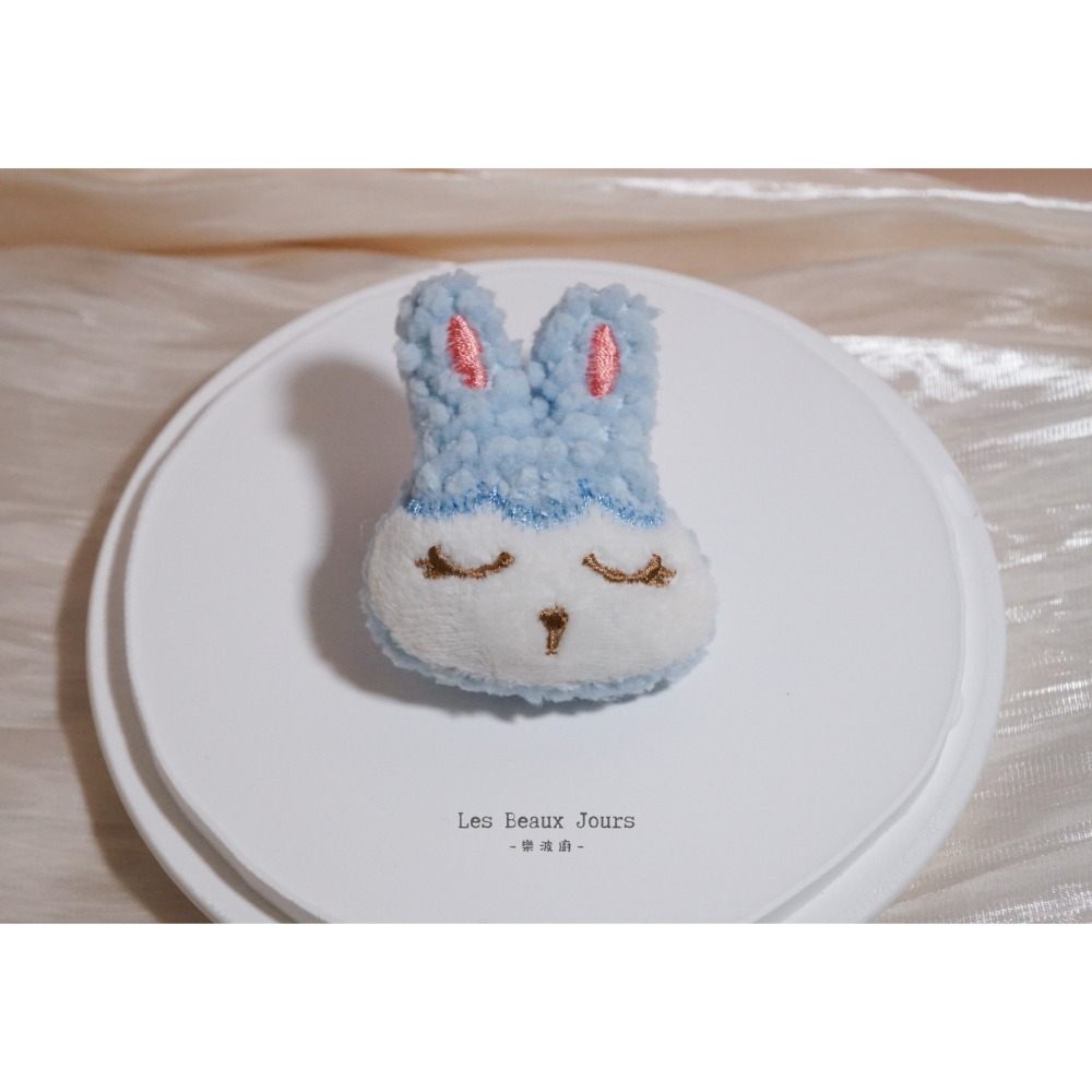 【樂波廚｜闆娘精選】日系療癒兔兔絨毛胸章｜五色可選｜可愛徽章・包包衣物裝飾-規格圖7