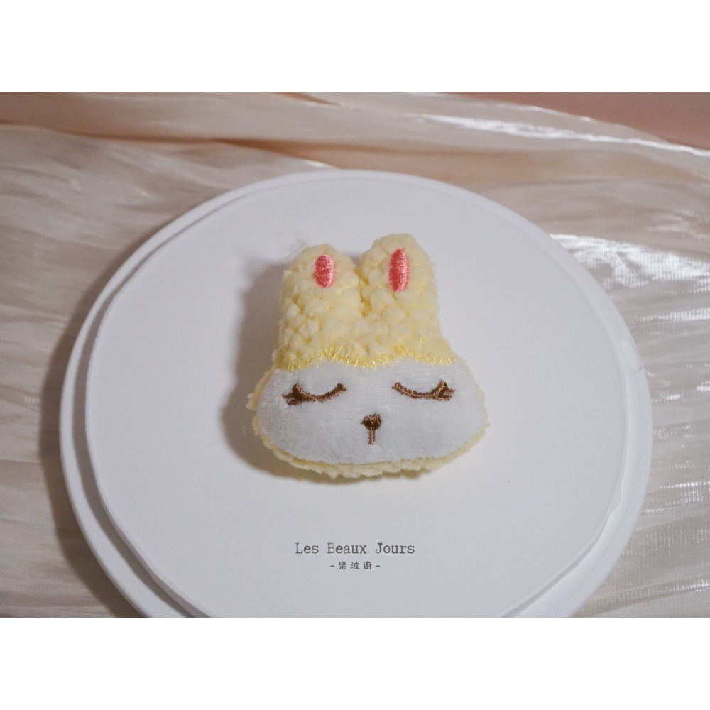 【樂波廚｜闆娘精選】日系療癒兔兔絨毛胸章｜五色可選｜可愛徽章・包包衣物裝飾-規格圖7