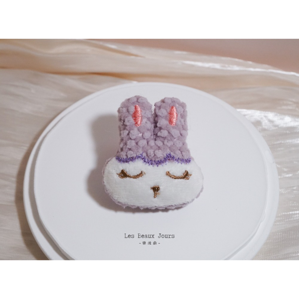 【樂波廚｜闆娘精選】日系療癒兔兔絨毛胸章｜五色可選｜可愛徽章・包包衣物裝飾-規格圖7