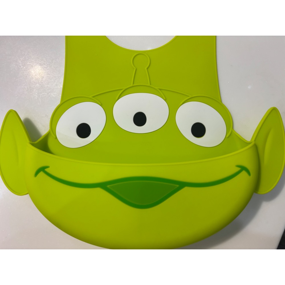 （二手）正版迪士尼三眼怪寶寶幼兒矽膠圍兜-細節圖2