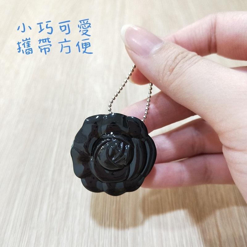 ●粉色新上市!!高質感單格黑色玫瑰造型掀蓋式附鏡子口紅攜帶分裝盒●帶鏡口紅盤/攜帶工具/收納盒 空盒 圓珠鍊可當鑰匙圈-細節圖3