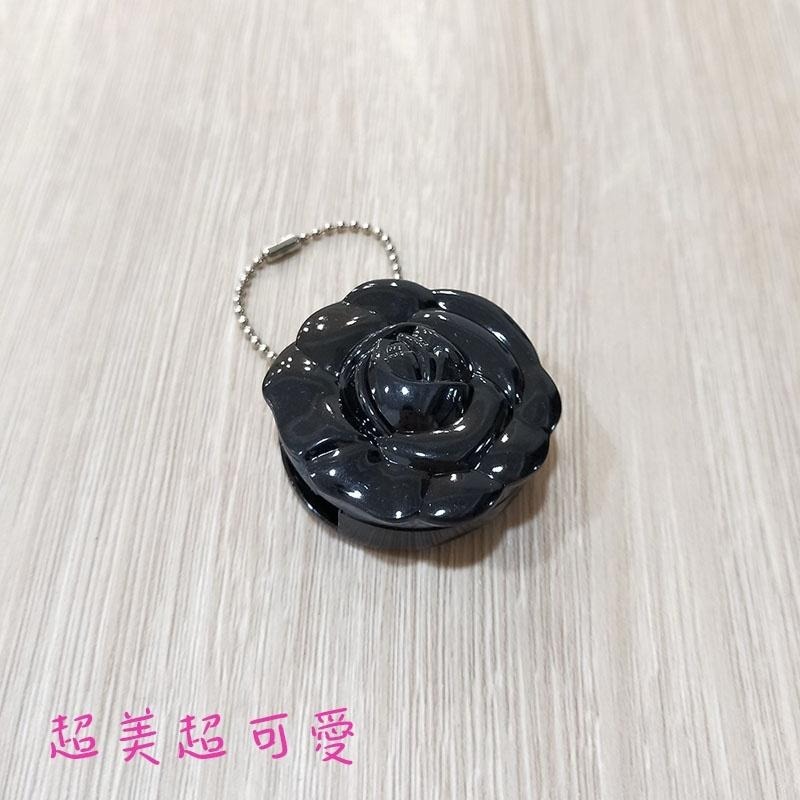 ●粉色新上市!!高質感單格黑色玫瑰造型掀蓋式附鏡子口紅攜帶分裝盒●帶鏡口紅盤/攜帶工具/收納盒 空盒 圓珠鍊可當鑰匙圈-細節圖4