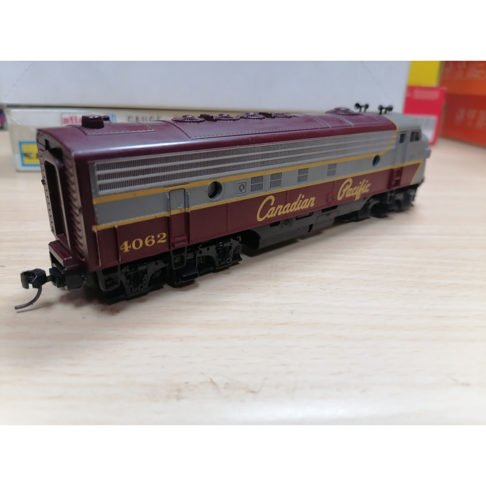 HO規 ATLAS #8308 CP塗裝 FP-7動力車頭 DC版-細節圖3