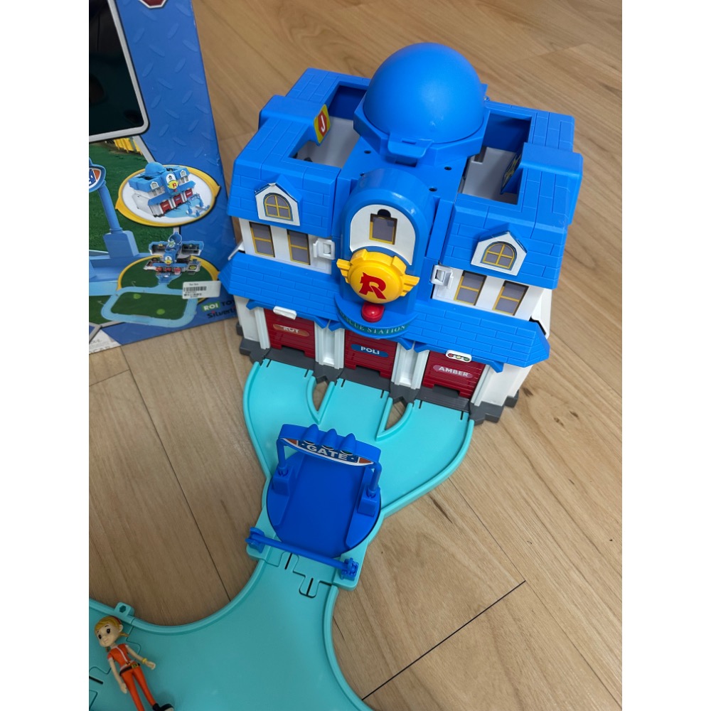 二手正版POLY總部（附兩台車）-細節圖2