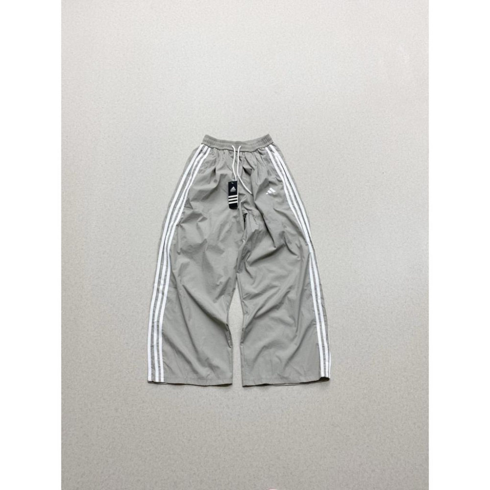 【LUNA-K】adidas 三條槓休閒直筒闊腿運動長褲 灰色＊M-XL。D51003-細節圖2