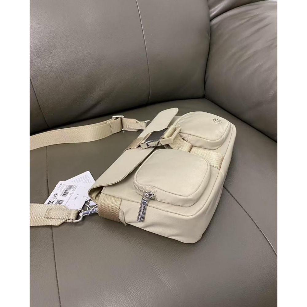 【LUNA-K】Lululemon 多口袋牛津布 郵差包 斜垮包＊24x15x5.5cm。B50903-細節圖3