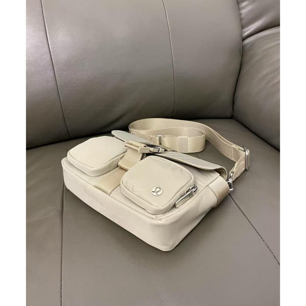【LUNA-K】Lululemon 多口袋牛津布 郵差包 斜垮包＊24x15x5.5cm。B50903-細節圖4