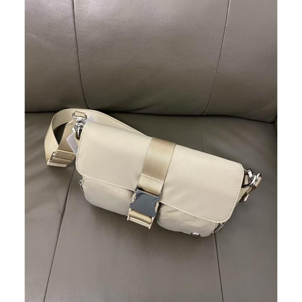 【LUNA-K】Lululemon 多口袋牛津布 郵差包 斜垮包＊24x15x5.5cm。B50903-細節圖5