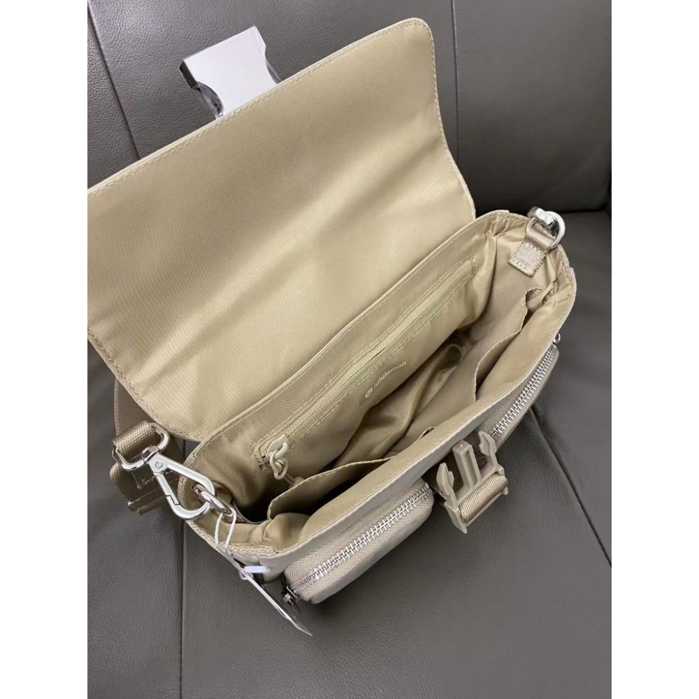 【LUNA-K】Lululemon 多口袋牛津布 郵差包 斜垮包＊24x15x5.5cm。B50903-細節圖9