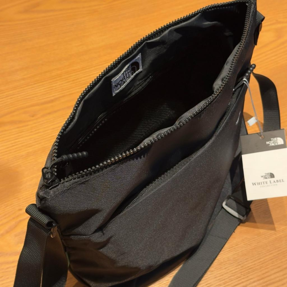 【LUNA-K】THE NORTH FACE 戶外輕質便捷防水郵差包 黑色＊23x27x9cm。B50805-細節圖8
