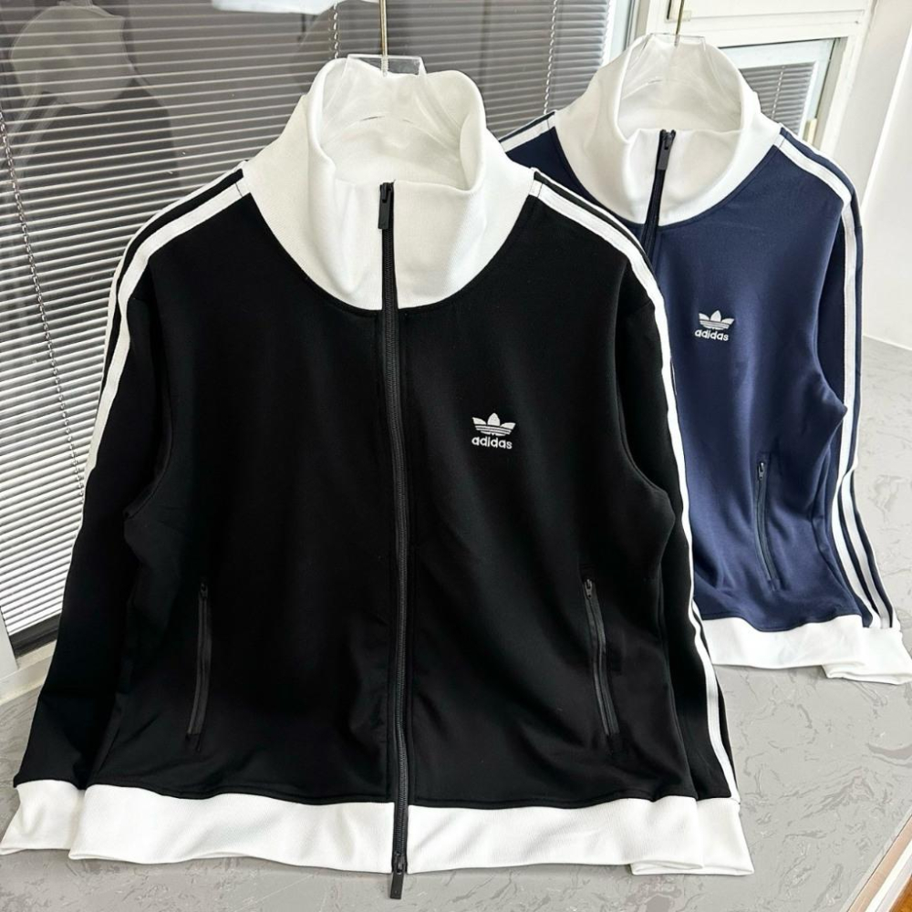 【LUNA-K】adidas 25年初秋新款三葉草立領外套夾克 藍色 黑色＊S-XL。C50818-細節圖3