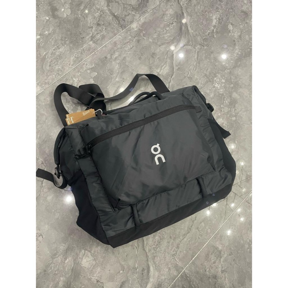 【LUNA-K】On昂跑 Track Pack Lite系列 35L 斜背包 3色＊42x28x12cm。B51002-細節圖6