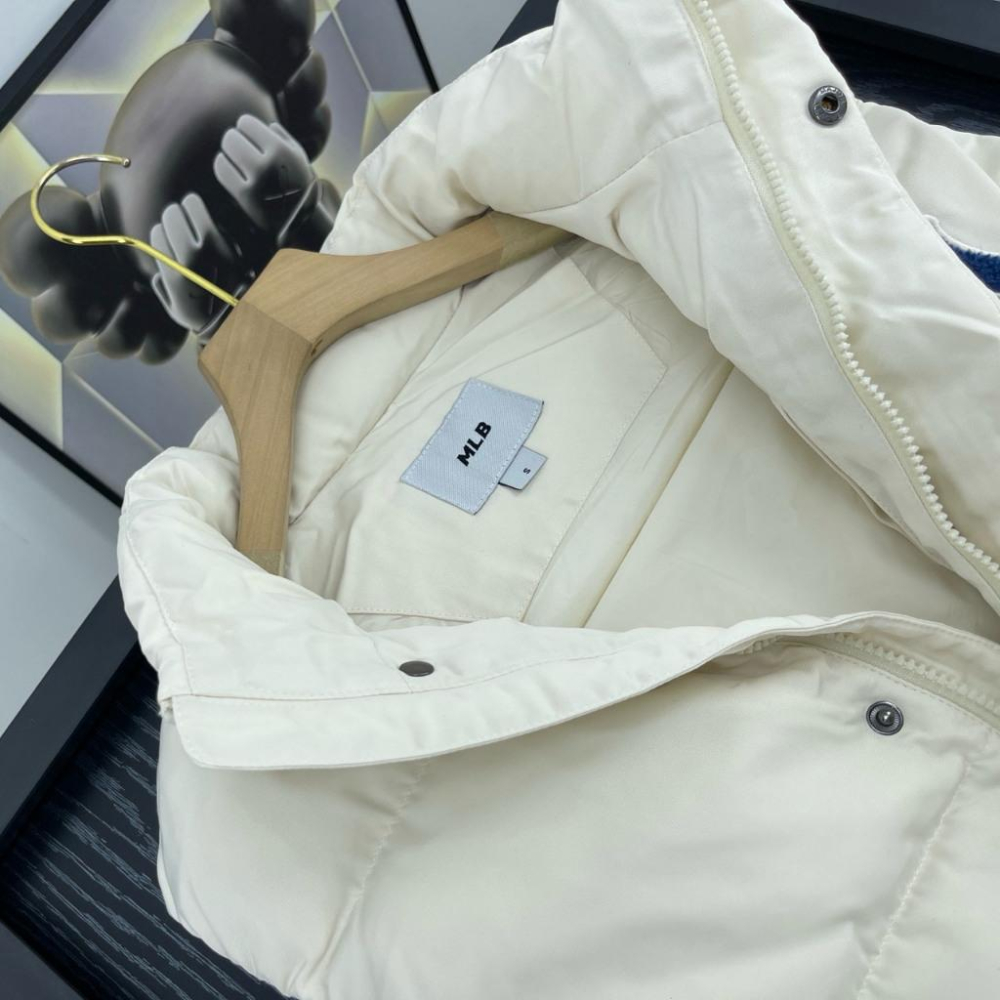 【LUNA-K】MLB 25年新款紐約洋基隊LOGO圖紋羽絨背心 黑色 白色 綠色＊S-XL。C50925-細節圖7