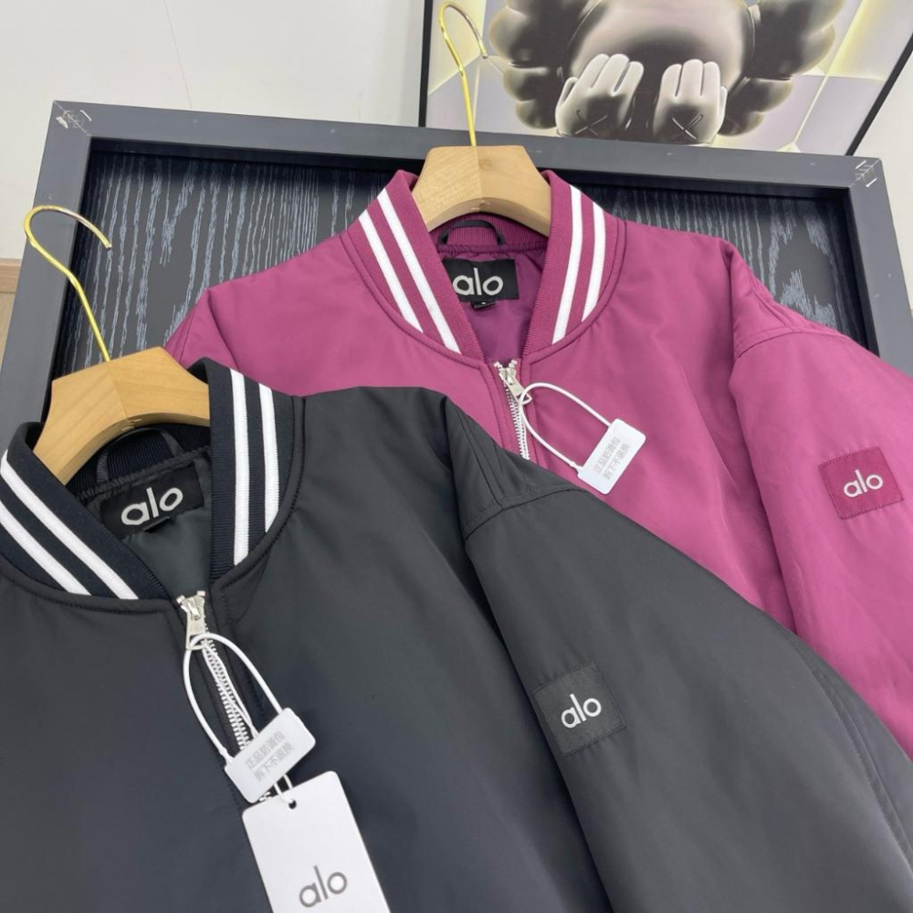 【LUNA-K】alo yoga 25年新款圓領長袖中性風飛行夾克 黑色 酒紅 ＊S-XL。C50924-細節圖5