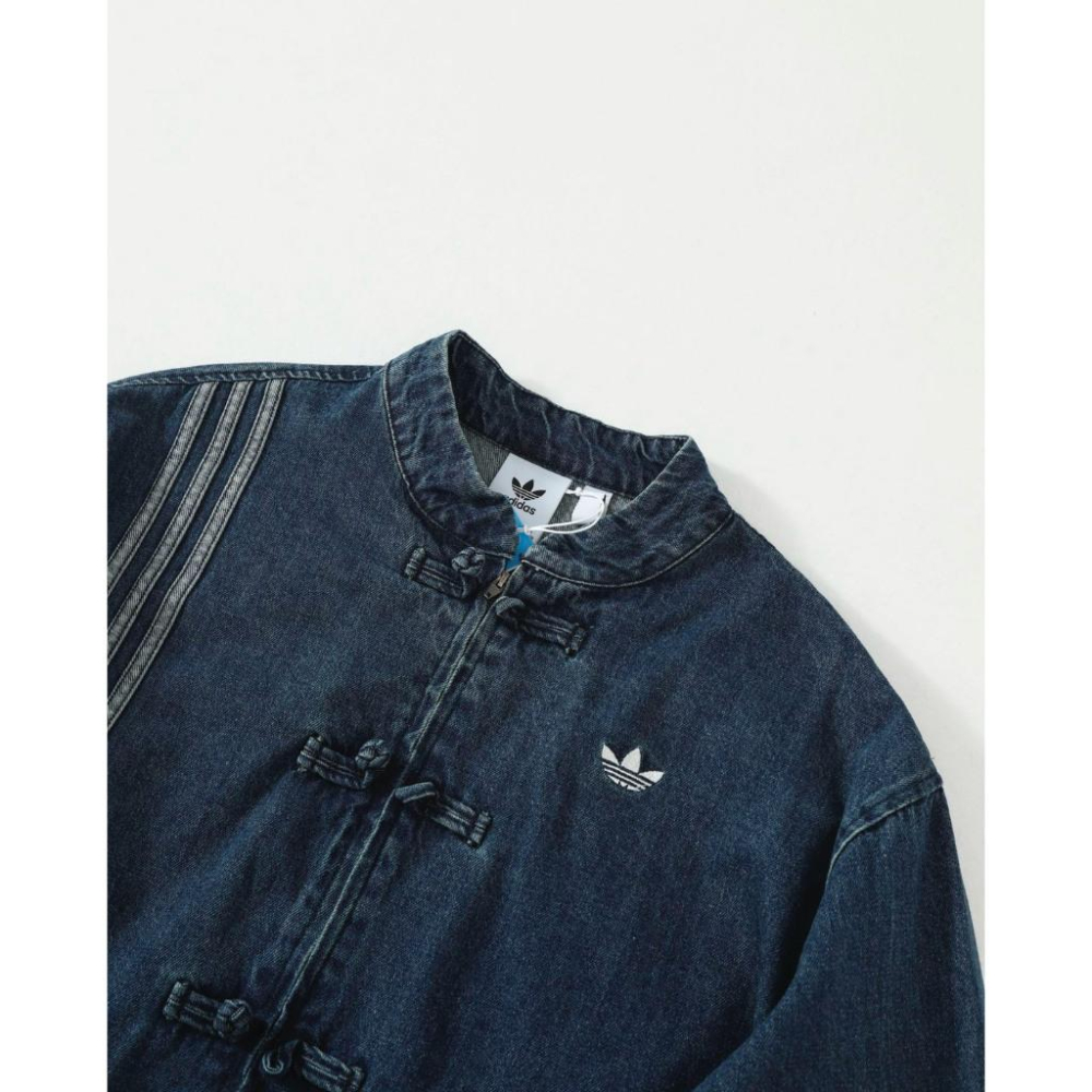 【LUNA-K】adidas 25年新款中式盤扣唐裝水洗牛仔風牛仔外套 深藍 黑灰＊S-XL。C51018-細節圖6