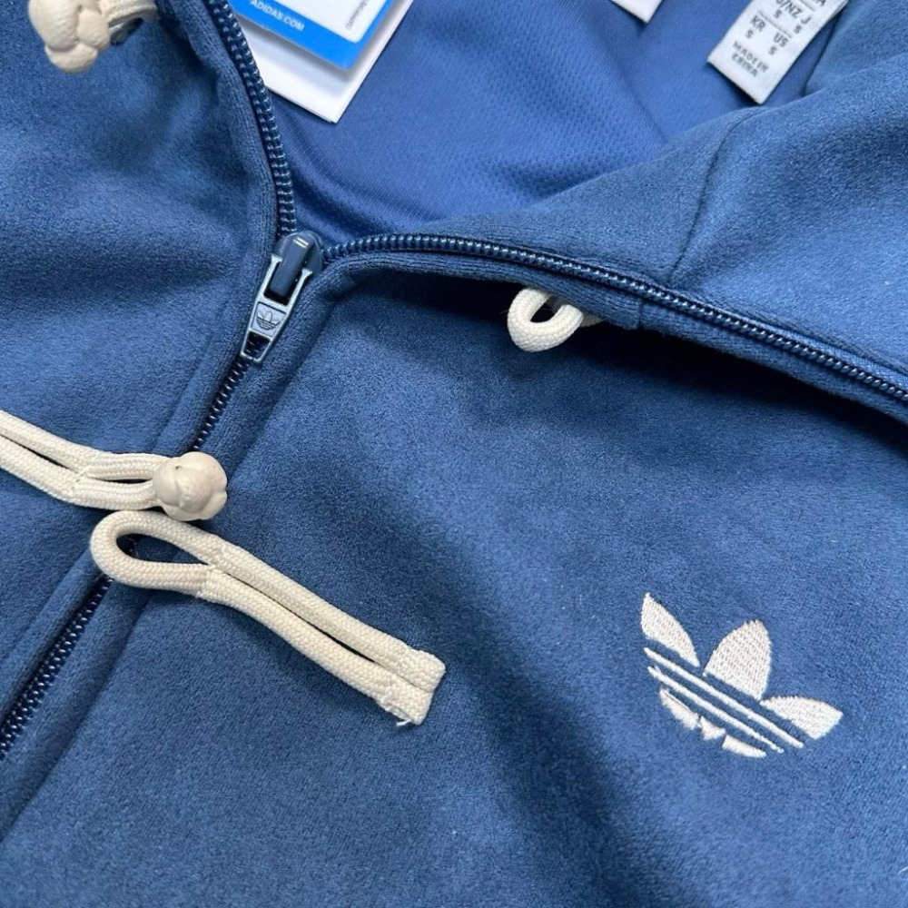 【LUNA-K】adidas 蛇年限定款三葉草中式盤扣麂皮立領外套 藍色＊S-XL。C50821-細節圖6