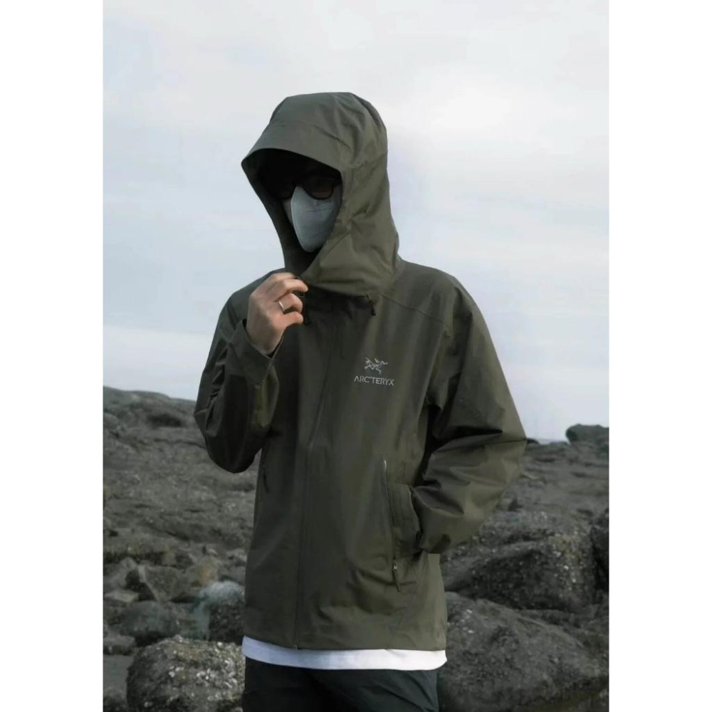 【LUNA-K】ARC＇TERYX 25年秋季新款防水防風連帽衝鋒外套 黑色 軍綠 淺藍＊M-3XL。C50828-細節圖2