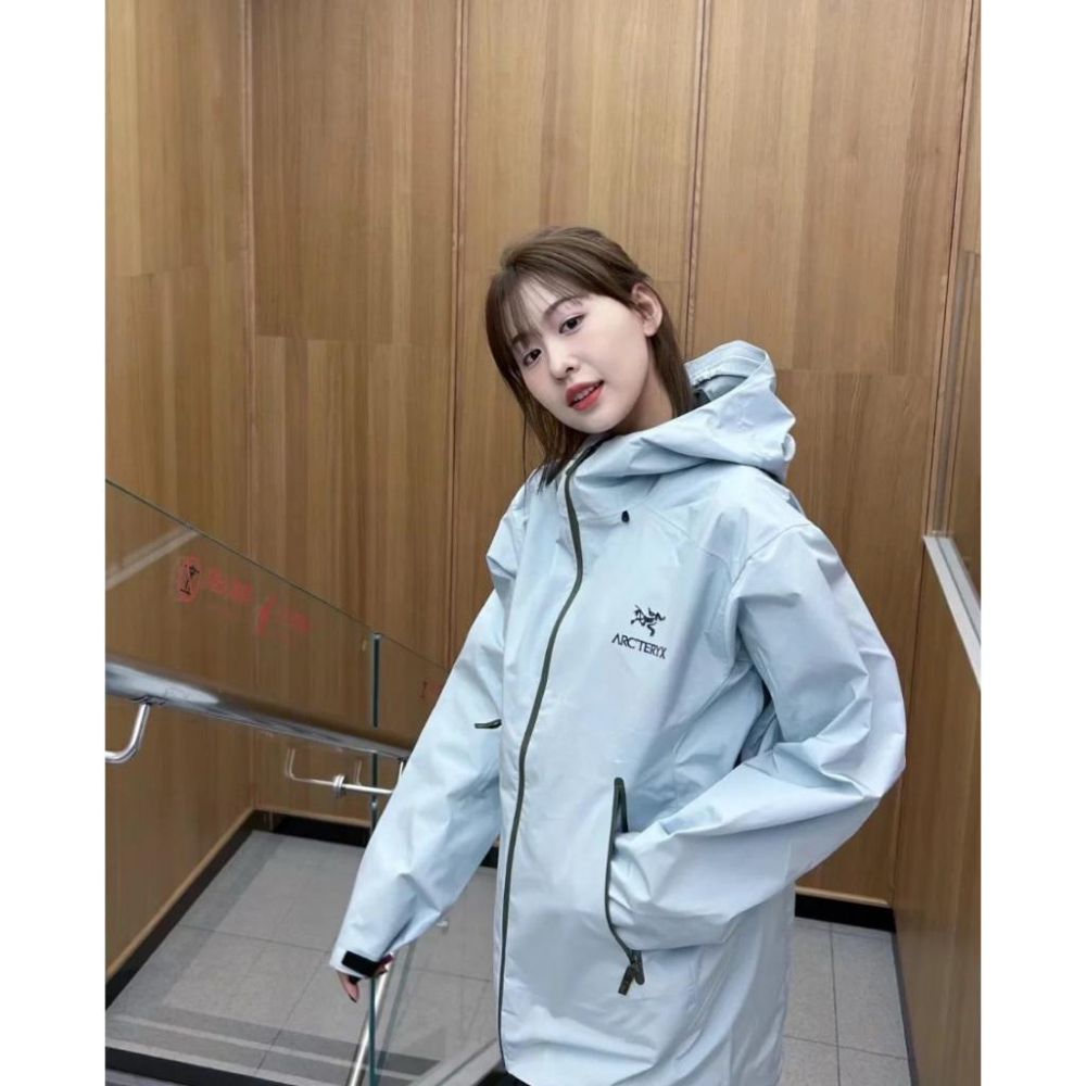 【LUNA-K】ARC＇TERYX 25年秋季新款防水防風連帽衝鋒外套 黑色 軍綠 淺藍＊M-3XL。C50828-細節圖5