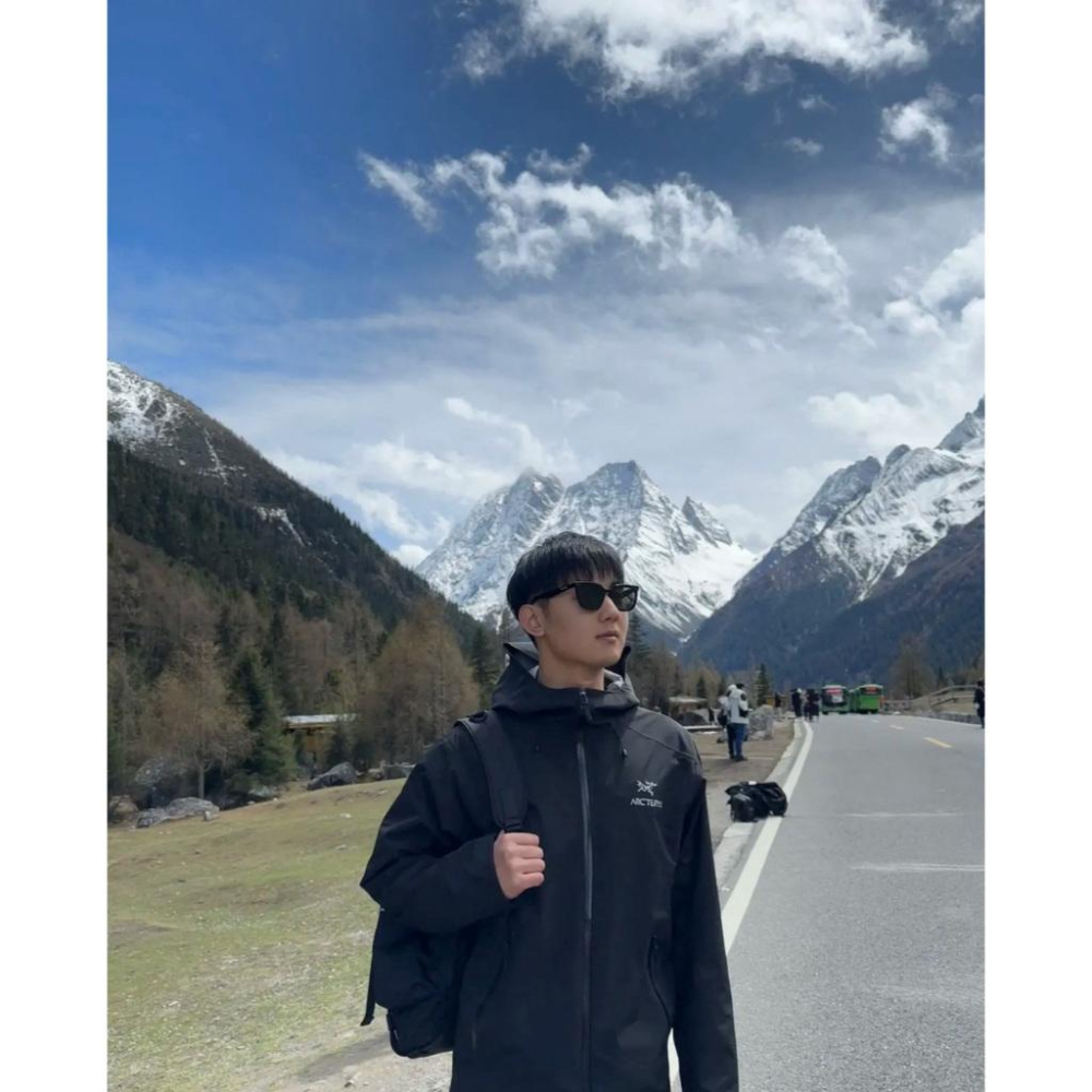 【LUNA-K】ARC＇TERYX 25年秋季新款防水防風連帽衝鋒外套 黑色 軍綠 淺藍＊M-3XL。C50828-細節圖7