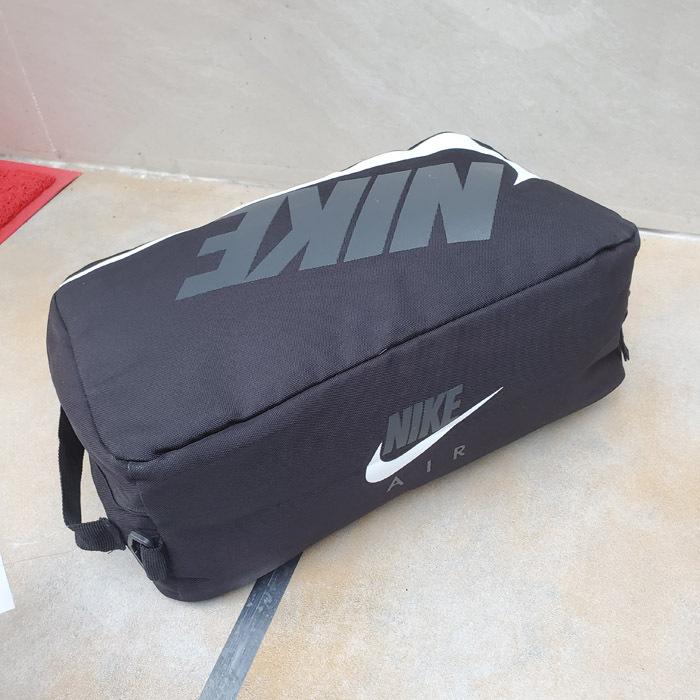 【LUNA-K】Nike 時尚潮流防水手提鞋袋包 黑灰色＊33x10x13cm。B50401-細節圖2