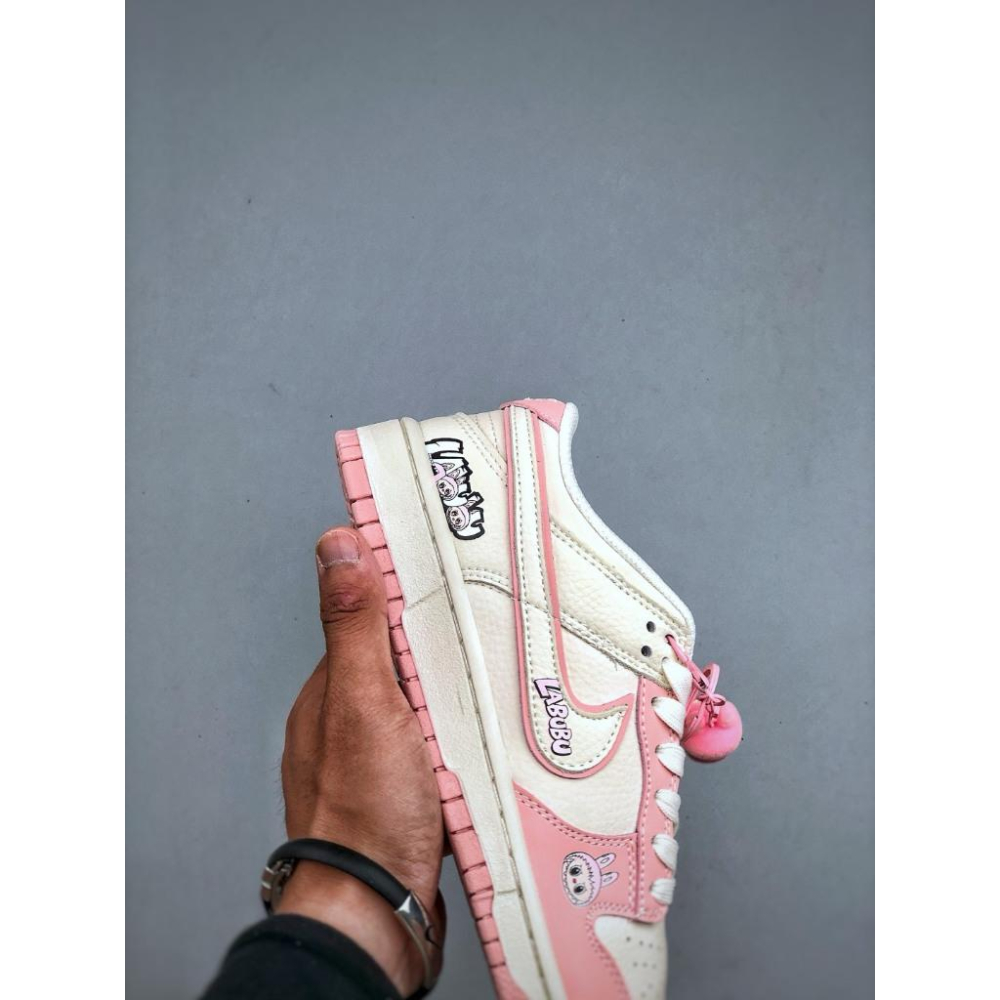 【LUNA-K】Nike  Dunk Low Retro LABUBU塗鴉休閒運動板鞋＊US 5.5~11。A50805-細節圖5
