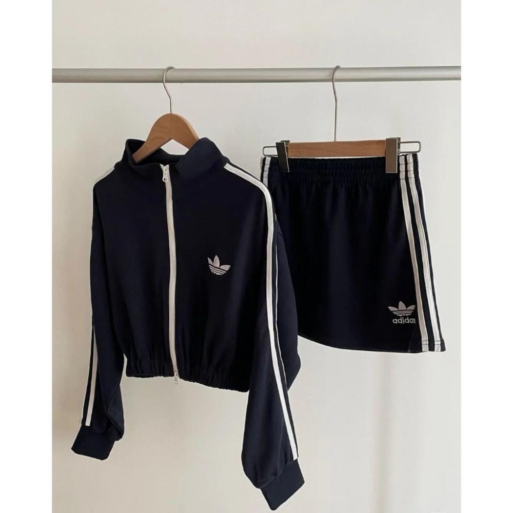 【LUNA-K】adidas 25年秋季新款潮流時尚三葉草運動外套+短裙套裝 ＊S-XL。C50912-細節圖4