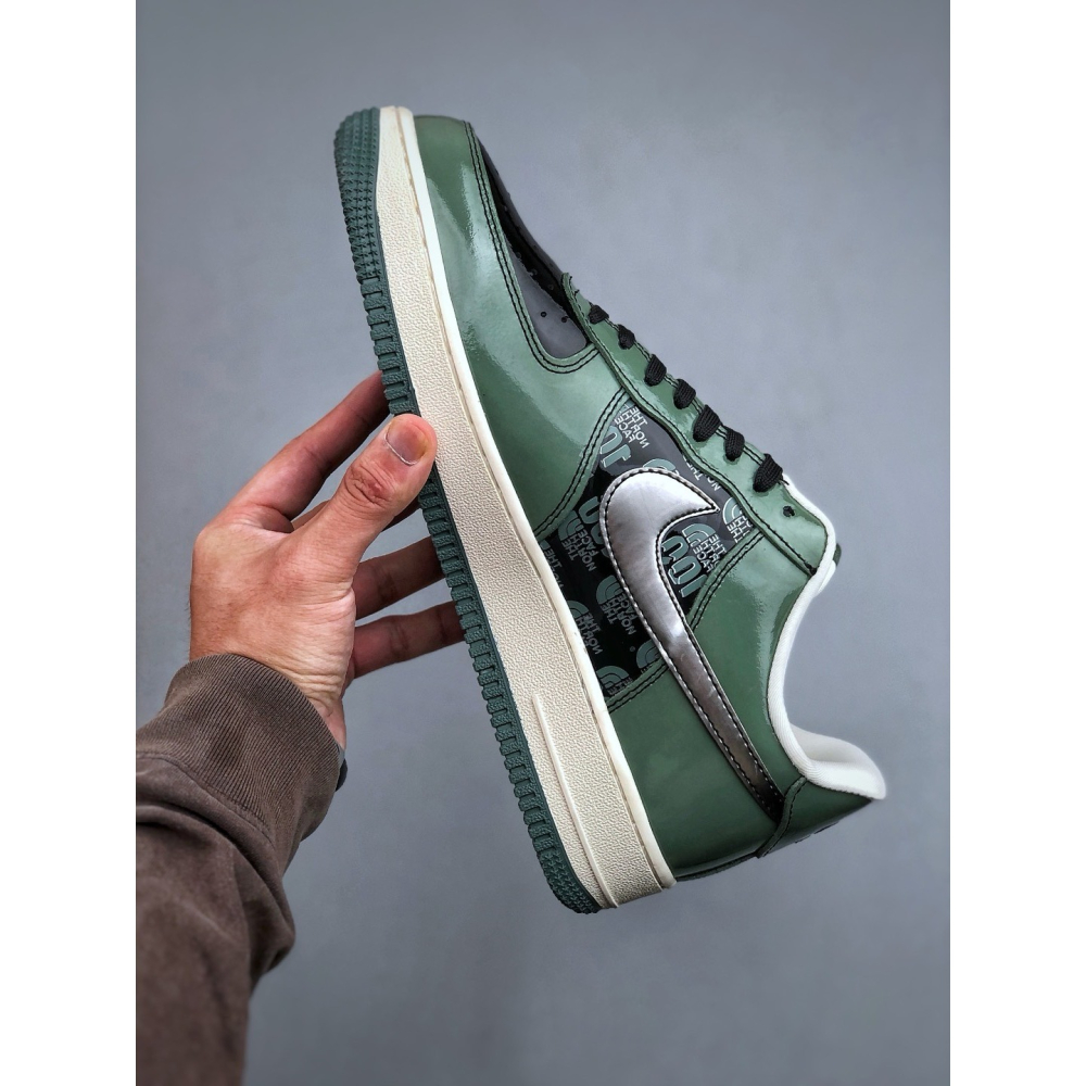 【LUNA-K】Nike Air Force 1 07 北臉聯名款軍綠漆皮休閒運動滑板鞋＊US 5.5~11。A5110-細節圖2