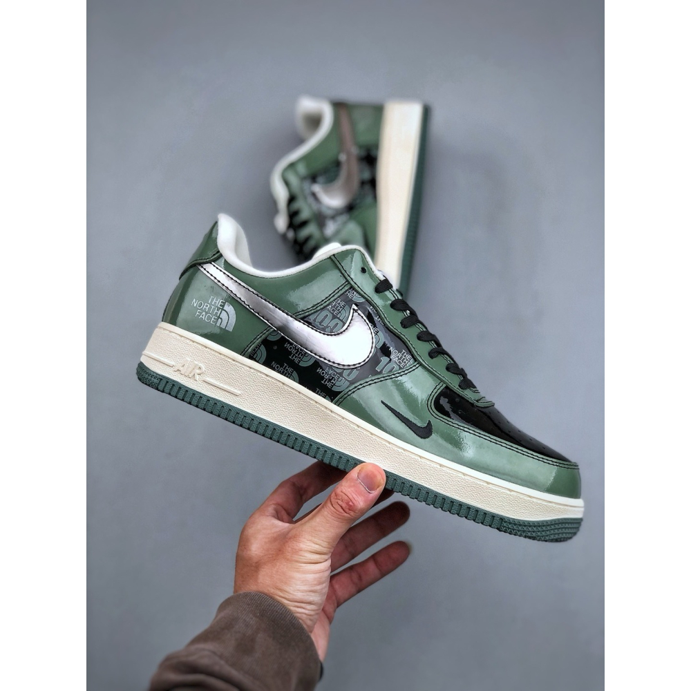 【LUNA-K】Nike Air Force 1 07 北臉聯名款軍綠漆皮休閒運動滑板鞋＊US 5.5~11。A5110-細節圖4