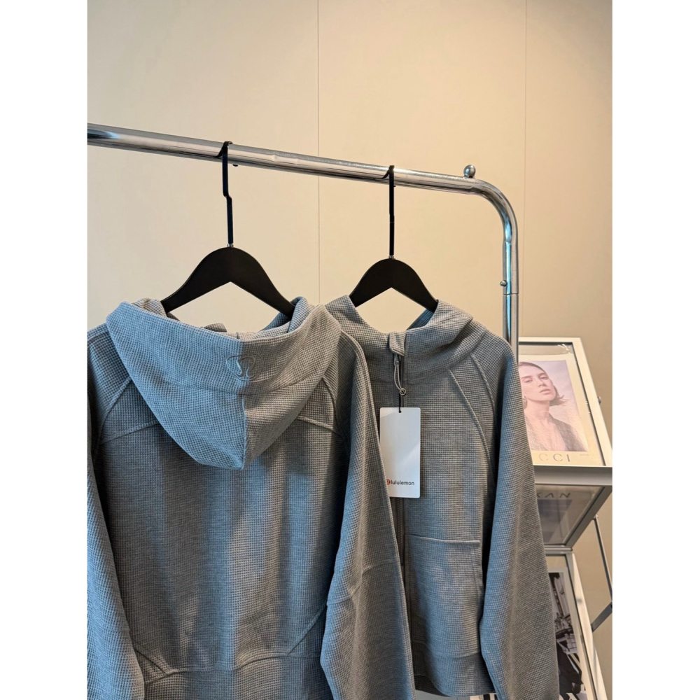 【LUNA-K】Lululemon 秋季限定款灰色刺繡短版外套＊S-L。C60909-細節圖3