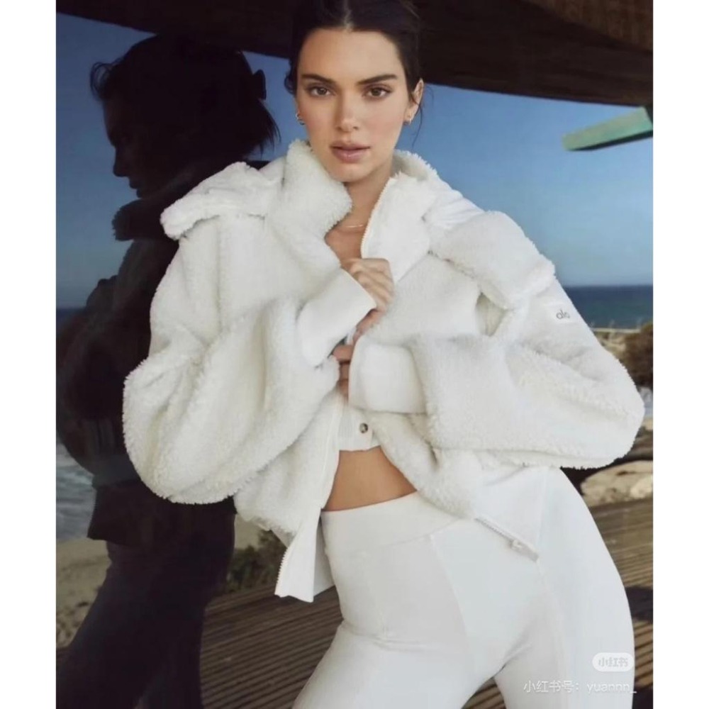 【玩衣櫥】alo yoga 秋冬刷毛絨外套 米白 黑 卡其＊S~L。51062A-細節圖5