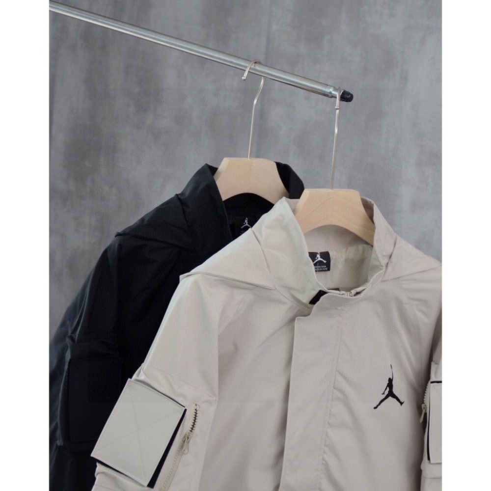 【玩衣櫥】JORDAN 飛行員連帽外套 黑色 米色＊M~2XL。50958A-細節圖7