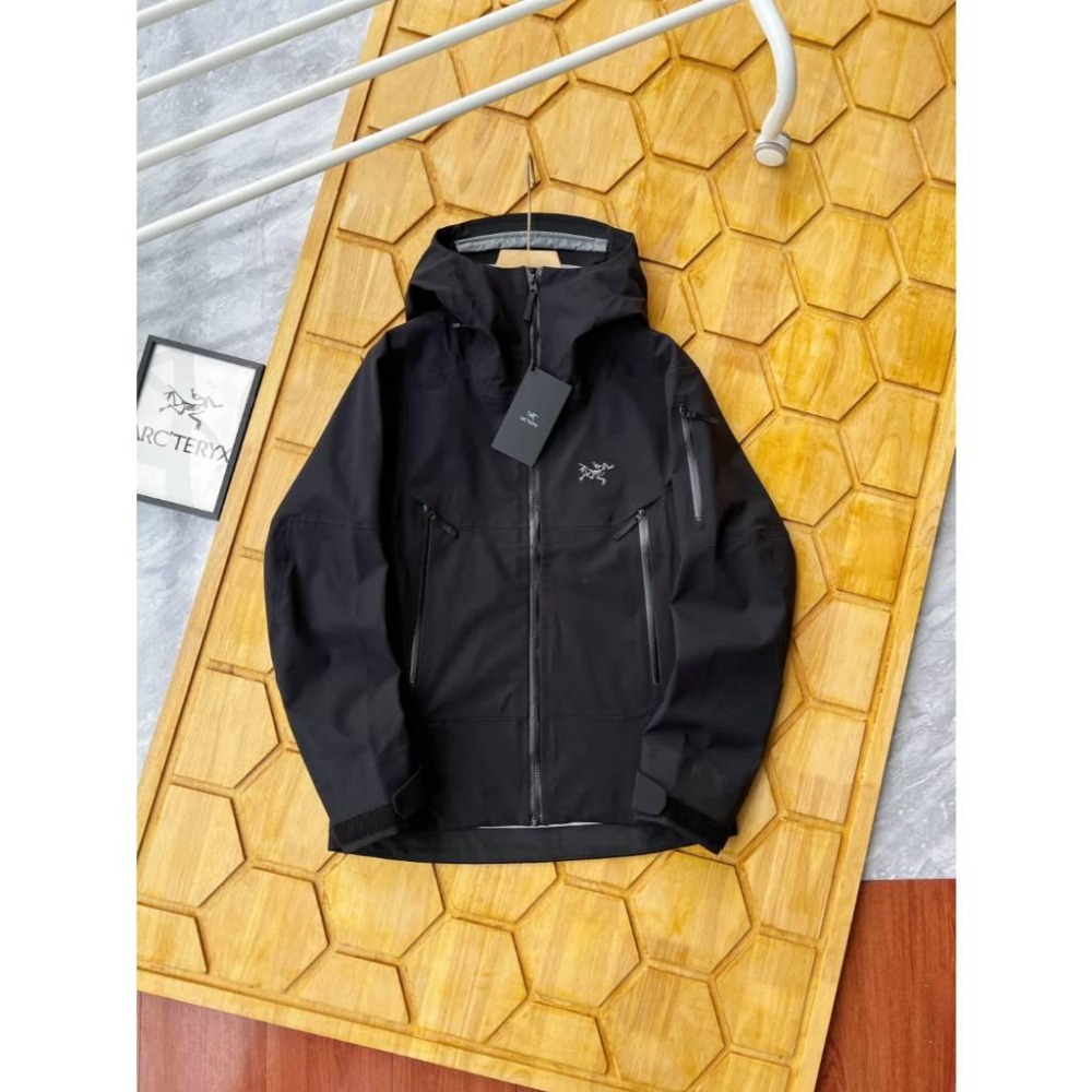 【玩衣櫥】Arc＇teryx SABRE JACKET 登山外套 白色 黑色 綠色 黃色＊S~2XL。50959A-細節圖7