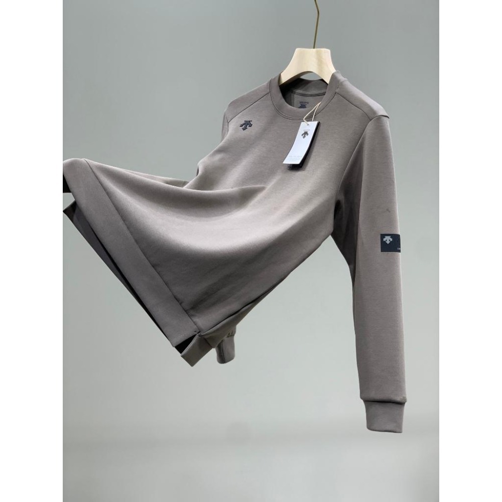 【玩衣櫥】DESCENTE 迪桑特 素面大學T恤 黑色 卡其＊L~4XL。50948A-細節圖2