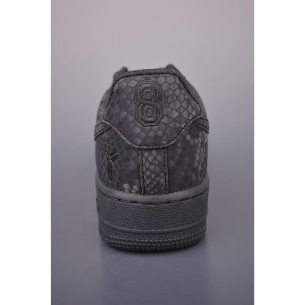 【玩衣櫥】NIKE AIR FORCE 1 LOW X KOBE 黑蛇紋＊EU36~45。50958D-細節圖4