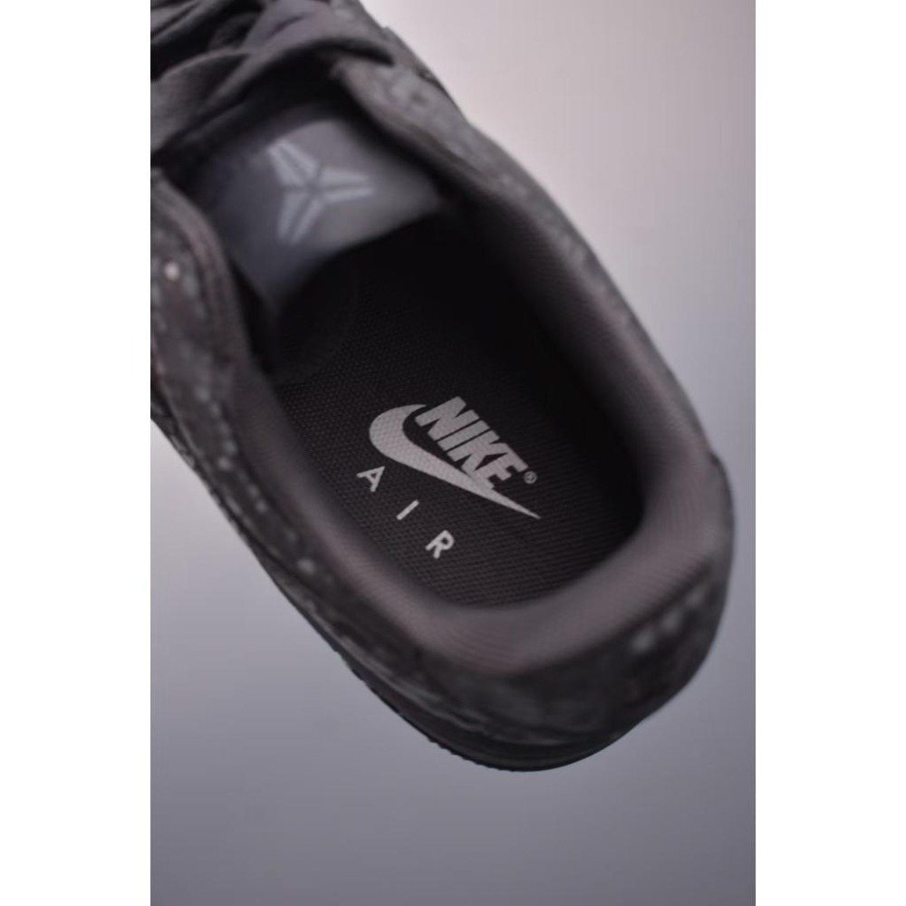 【玩衣櫥】NIKE AIR FORCE 1 LOW X KOBE 黑蛇紋＊EU36~45。50958D-細節圖8