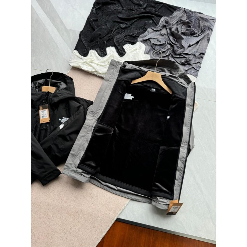 【玩衣櫥】THE NORTH FACE 拚色衝鋒外套 黑色 灰色＊S~2XL。51080A-細節圖5