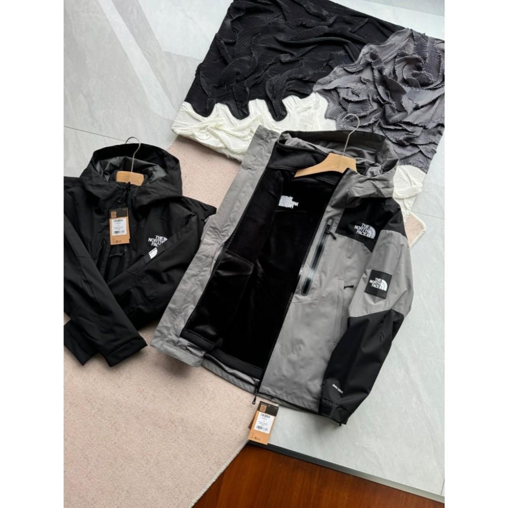 【玩衣櫥】THE NORTH FACE 拚色衝鋒外套 黑色 灰色＊S~2XL。51080A-細節圖6