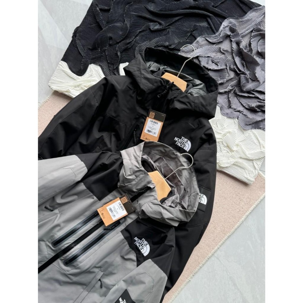 【玩衣櫥】THE NORTH FACE 拚色衝鋒外套 黑色 灰色＊S~2XL。51080A-細節圖8
