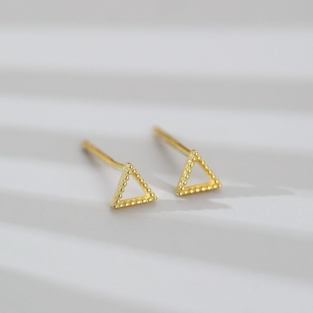 MU 現貨 鏤空三角形耳環-細節圖2