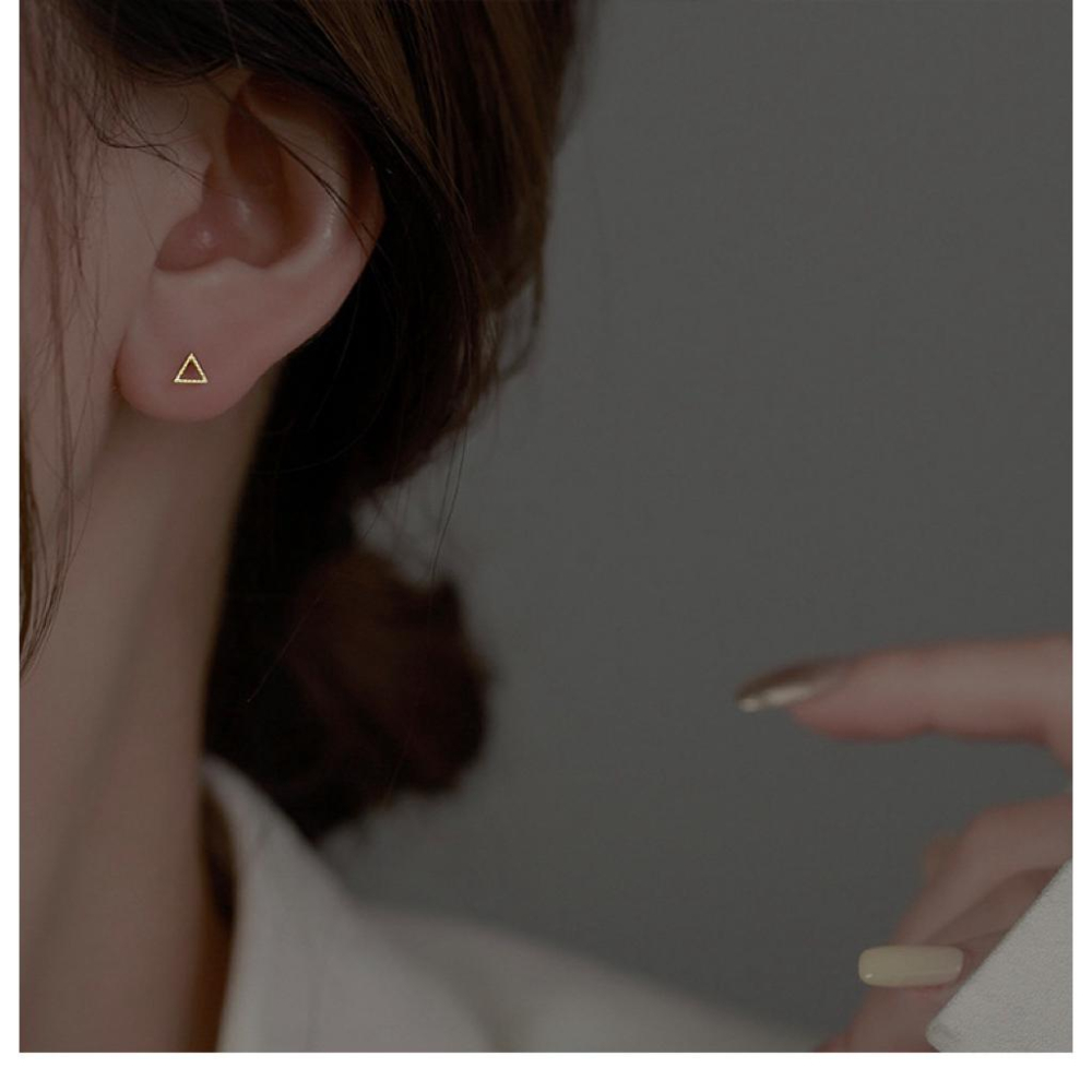 MU 現貨 鏤空三角形耳環-細節圖4