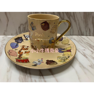 ~小小年瑪奇朵～日本東京迪士尼 DISNEY Holiday Gift小熊維尼馬克杯 陶瓷盤