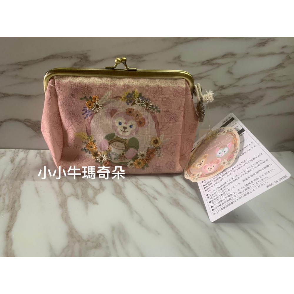 ~小小牛瑪奇朵～2023日本東京海洋迪士尼春季雪莉玫化妝包 收納包 口金包 珠扣包-細節圖2