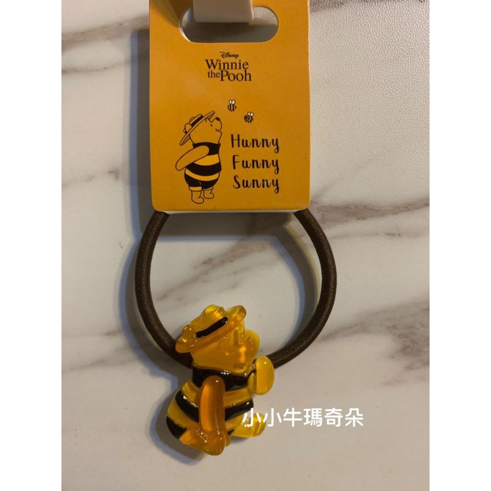~小小牛瑪奇朵~2019日本迪士尼八月蜂蜜月小熊維尼winnie the pooh蜜蜂維尼造型玩偶娃娃 鑰匙圈髮束吊飾-細節圖7